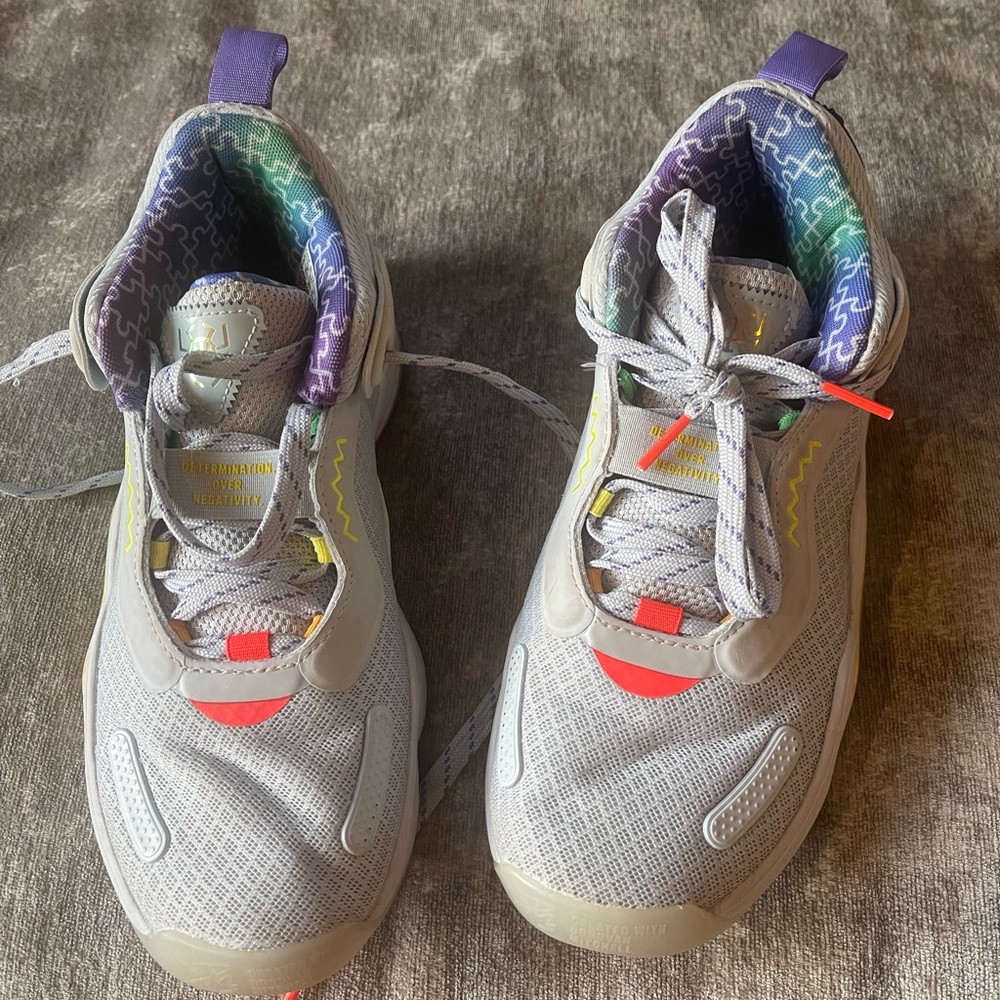 Women’s Donovan Mitchell basketball shoes, size 6